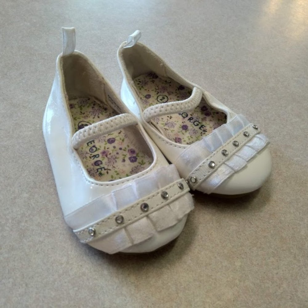 George Fancy White Baby Flats Size 2